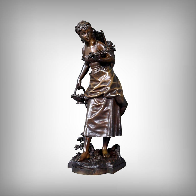 Bronze « Jeune Fille au Panier », signé E. Bouret – Fin XIXe