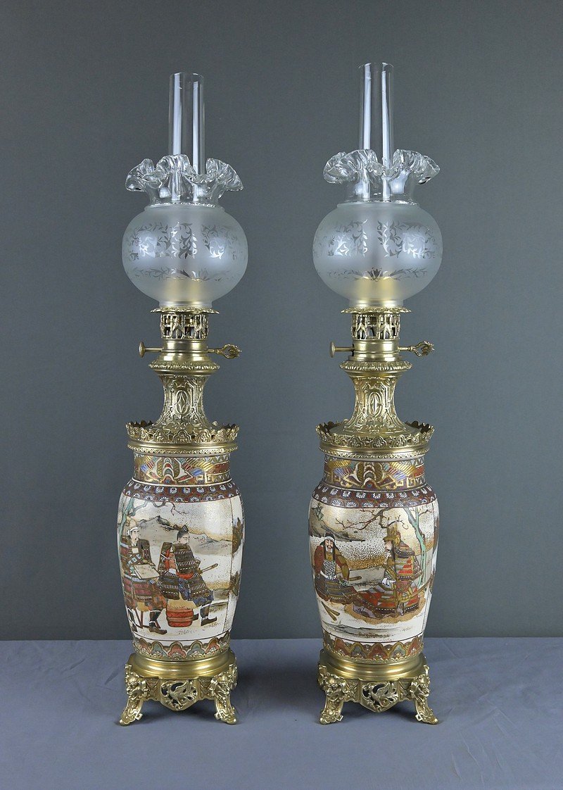 Pair Of Satsuma Porcelain And Bronze Kerosene Lamps, Japan – Late 19th Century-photo-3