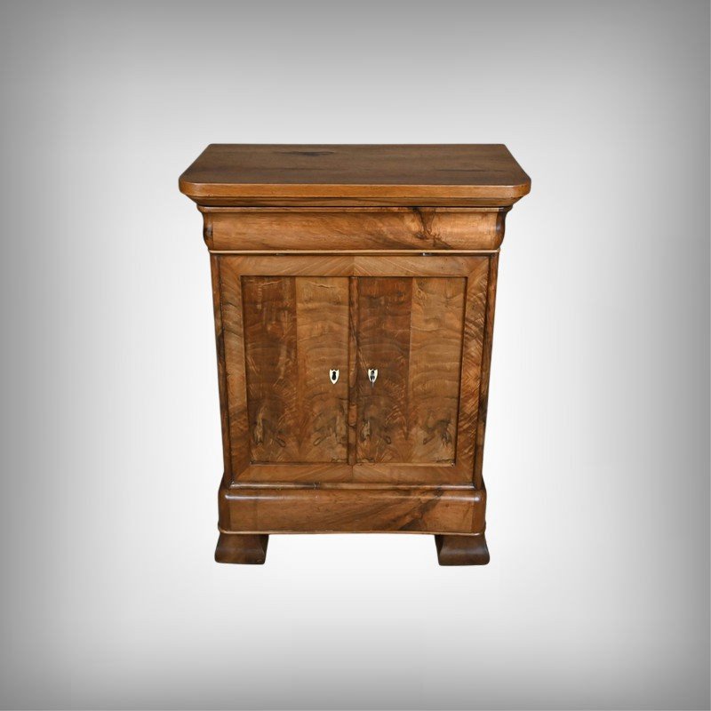 Petit Buffet Bas en Noyer, style Louis-Philippe – XIXe