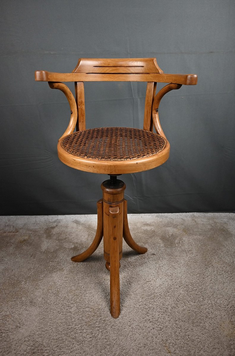 Fauteuil Pivotant pour Enfant en Hêtre teinté, esprit Thonet – Début XXe-photo-1