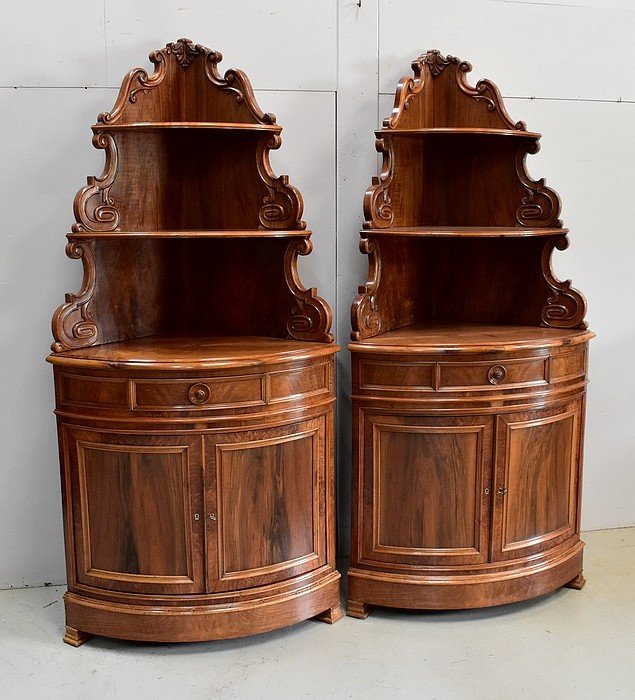 Rare Pair Of Corner Cabinets In Walnut - Late Nineteenth