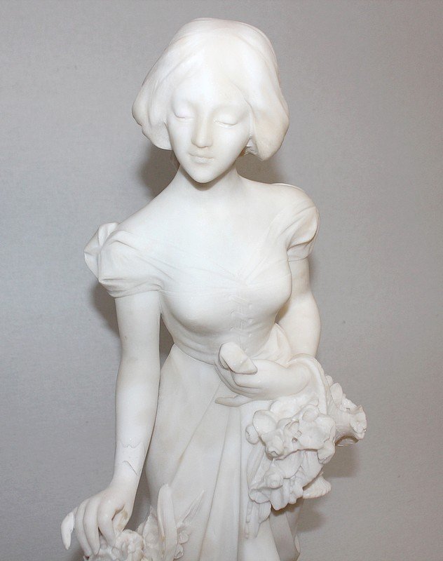  Grande Sculpture En Albâtre « Jeune Fille Au Panier De Fleurs » - 1900 -photo-1