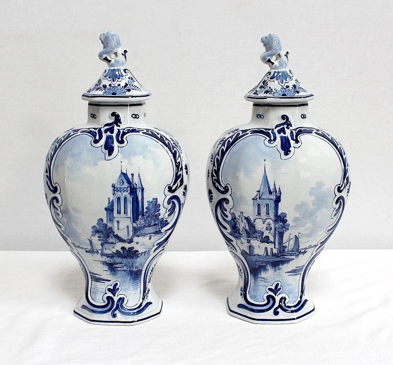 Paire De Vases En Faïence De Delft – Début XXe