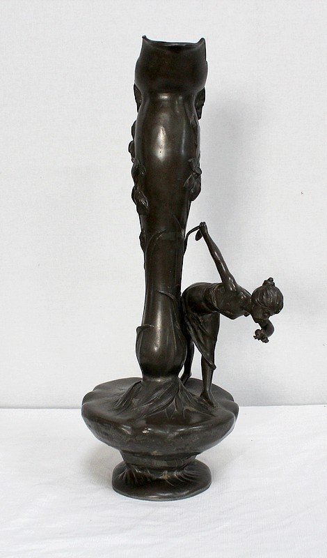  Haut Vase En Etain « Jeune Femme Cueillant Un Nénuphar » Signé P. Jean, Art Nouveau – Début XX-photo-5