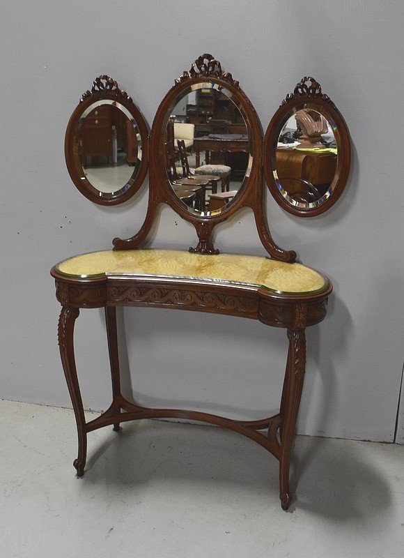 Atypical Kidney Dressing Table In Solid Walnut, Louis XVI Style - Early Twentieth