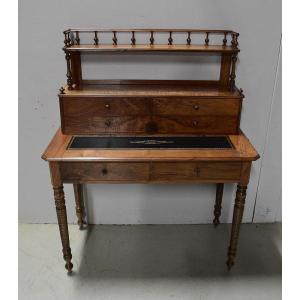 Small Walnut Gradin Desk, Louis Philippe Period - 2nd Part Nineteenth
