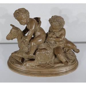 Sculpture En Terre Cuite Patinée, « Putti Jouant Sur Une Chèvre », D’après Boucher – 1900