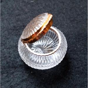 FLACON DE TOILETTE EN CRISTAL TAILLE MONTE EN OR 18 CARAT. FRANCE EPOQUE EMPIRE OU RESTAURATION