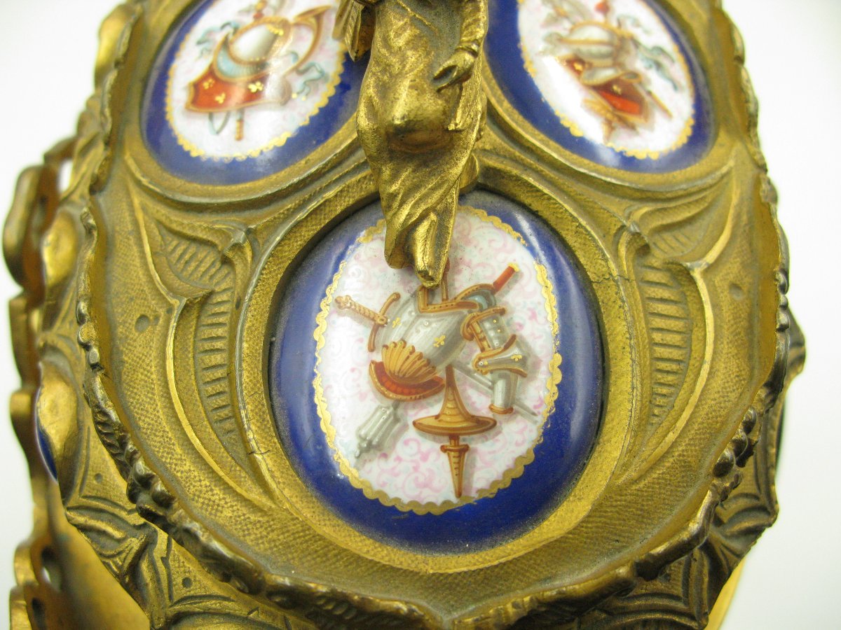 Pendule/coffret à bijoux en bronze doré de style médiéval-romantique français du XIXe siècle-photo-4