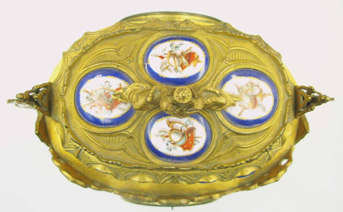 Pendule/coffret à bijoux en bronze doré de style médiéval-romantique français du XIXe siècle-photo-2