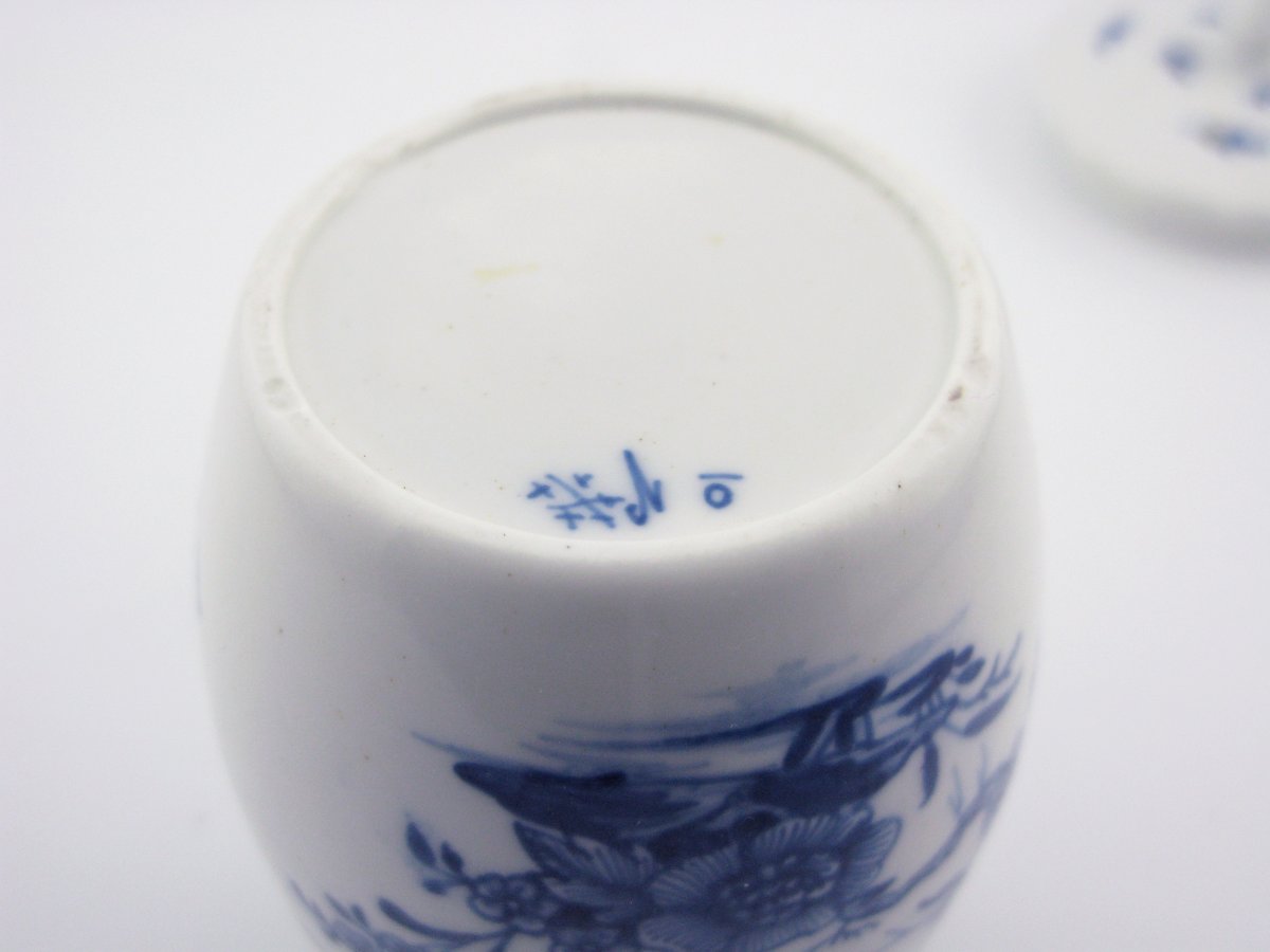 18th Century Tournai Porcelain Mustard Pot And Lid Circa 1775-photo-3