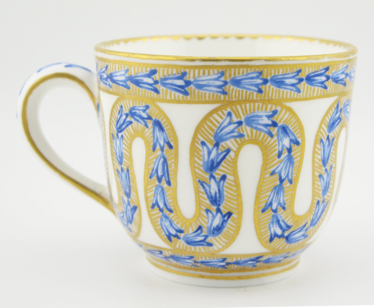 Tasse et soucoupe en porcelaine de Sèvres, XVIIIe siècle, vers 1770-photo-2