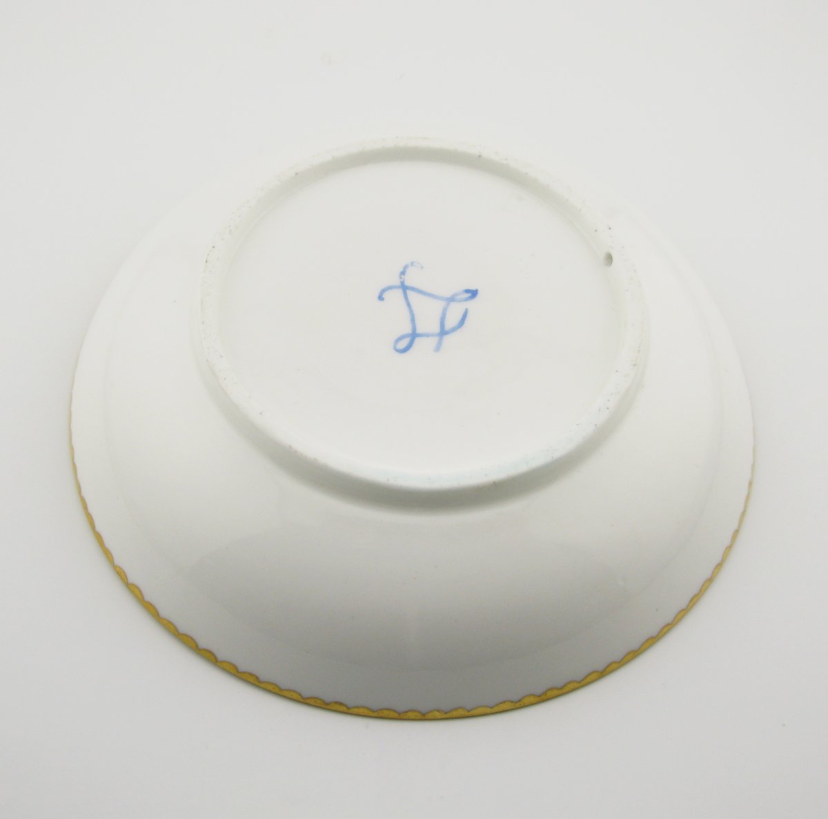 Tasse et soucoupe en porcelaine de Sèvres, XVIIIe siècle, vers 1770-photo-4