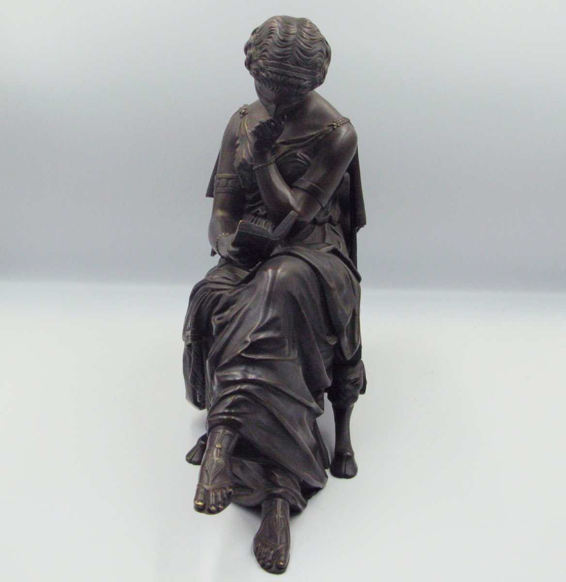 Cercle de Pradier Bronze XIXe siècle Dame assise lisant-photo-2