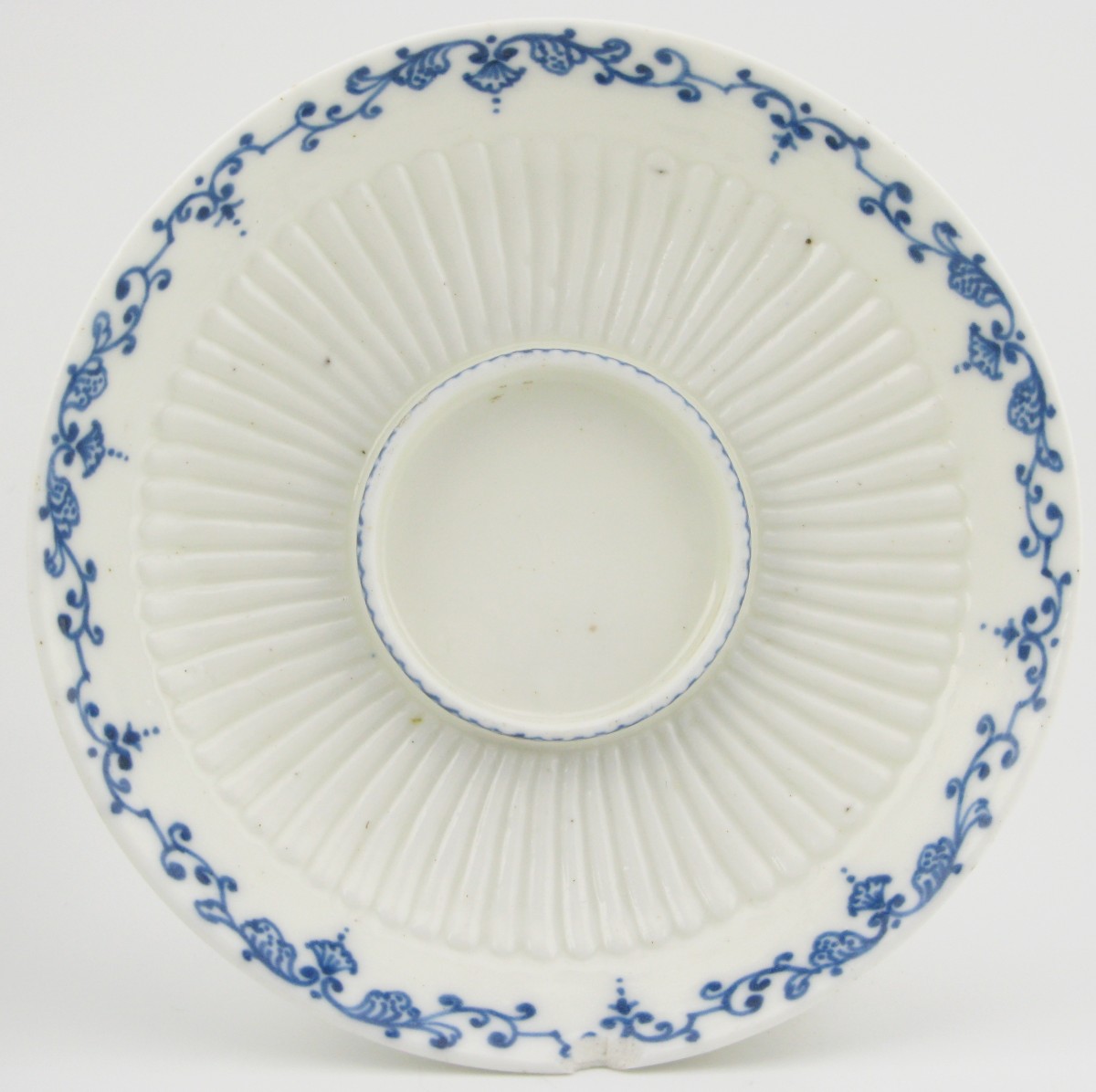 Tasse et soucoupe tremblantes en porcelaine de Saint-Cloud, XVIIIe siècle, vers 1740-photo-3