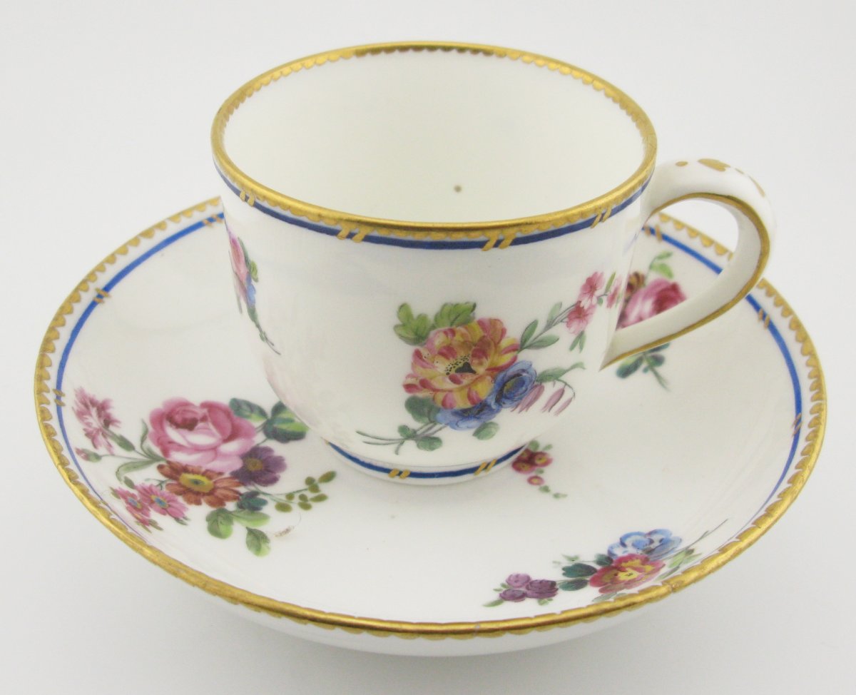 Tasse et soucoupe en porcelaine de Sèvres du XVIIIe siècle, 1766-photo-2