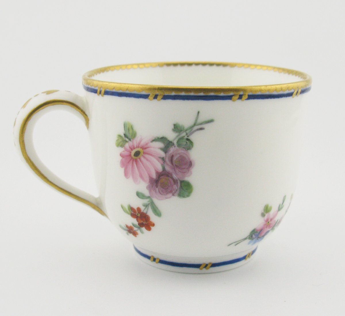 Tasse et soucoupe en porcelaine de Sèvres du XVIIIe siècle, 1766-photo-1