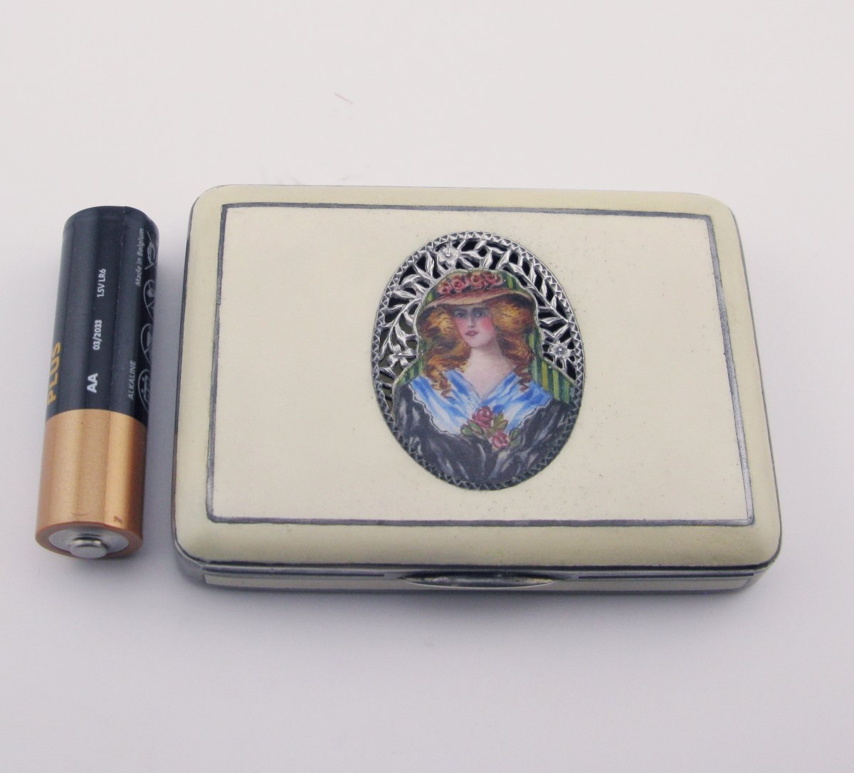 Early 20th Century Pomander/vinaigrette Box,sterling Silver, Cream Hardstone, And Enamel-photo-3