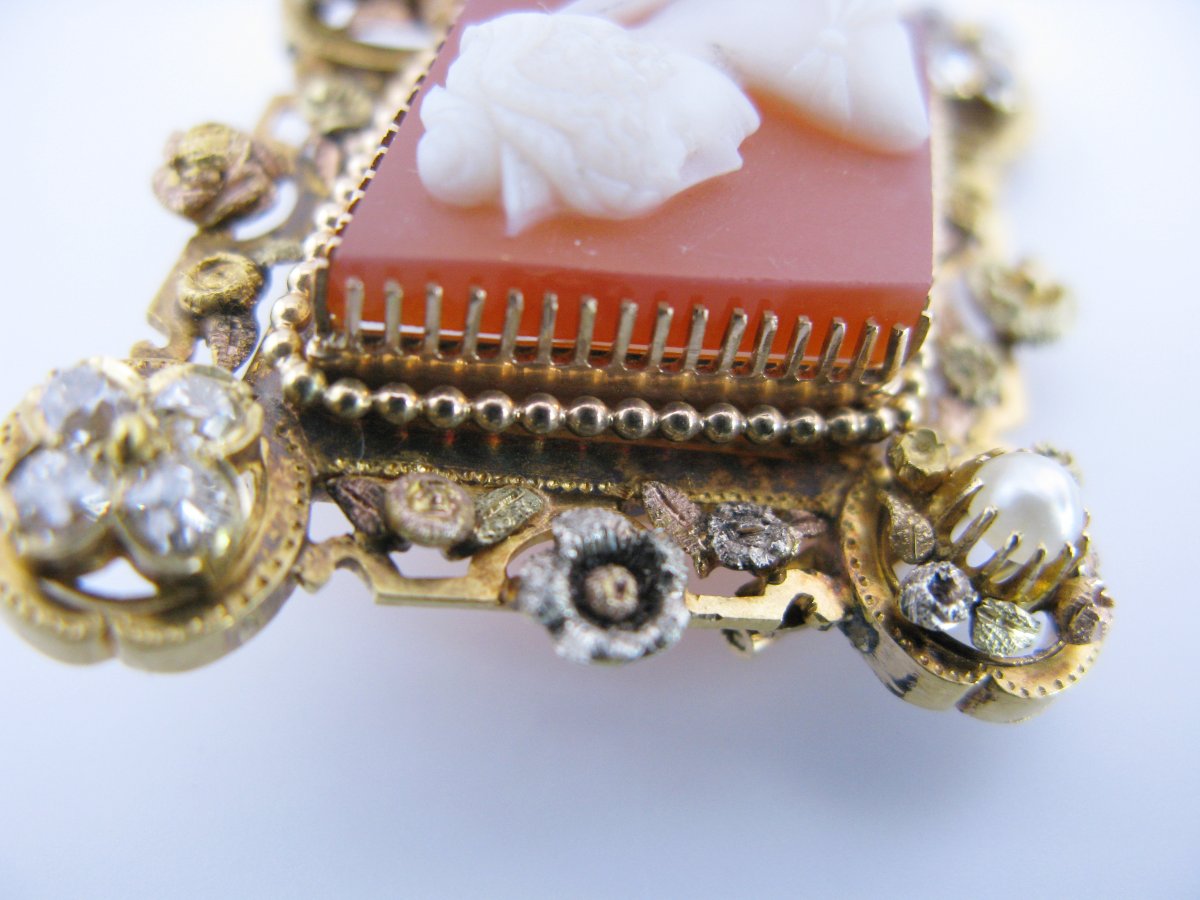 Broche camée antique en cornaline et pierre dure, or 18 carats, diamants et perles-photo-1