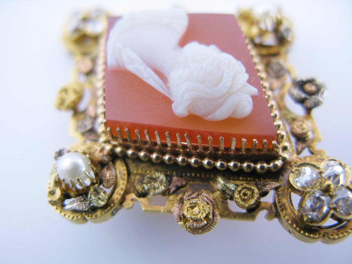 Broche camée antique en cornaline et pierre dure, or 18 carats, diamants et perles-photo-3