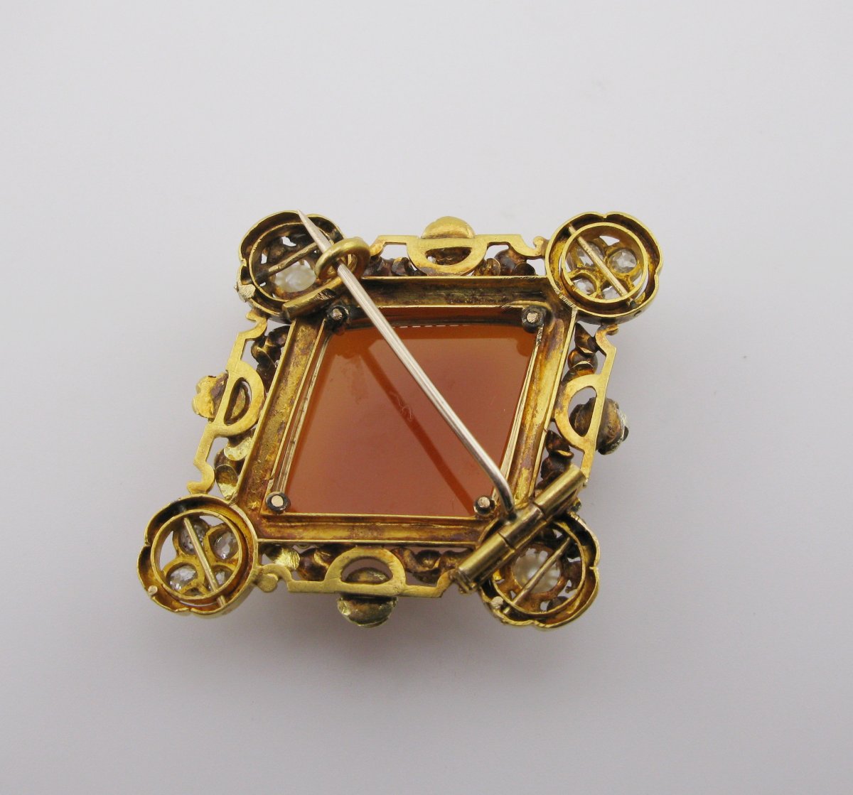 Broche camée antique en cornaline et pierre dure, or 18 carats, diamants et perles-photo-4