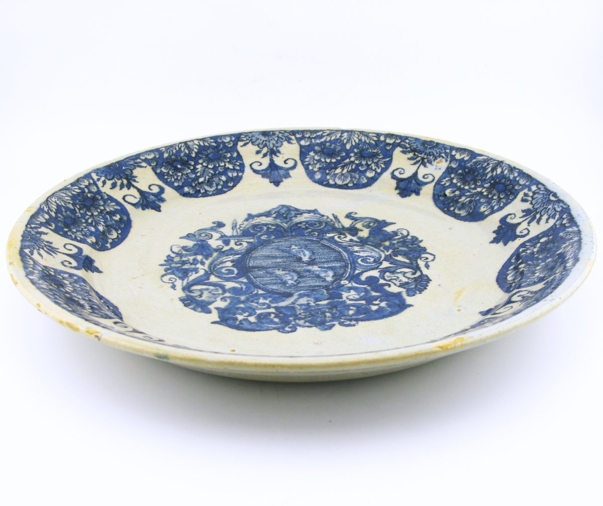 Lille Faience Earthenware Armorial Plate, Late 17th Or Early 18th Century-photo-4