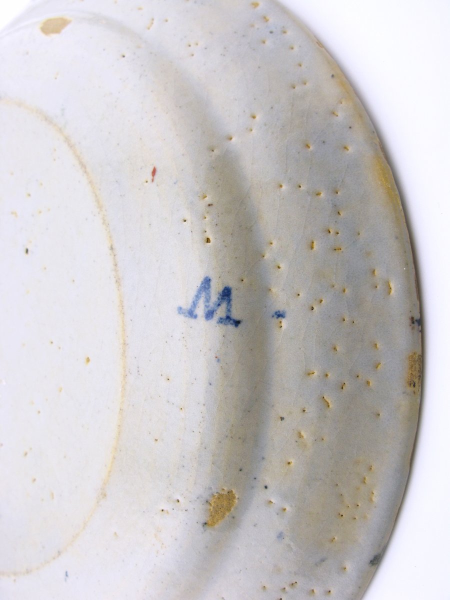 Lille Faience Earthenware Armorial Plate, Late 17th Or Early 18th Century-photo-6