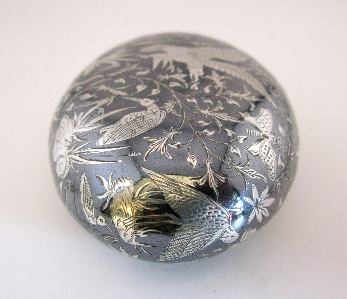 Une tabatière antique en argent niello du XIXe siècle, décoration inhabituelle-photo-2
