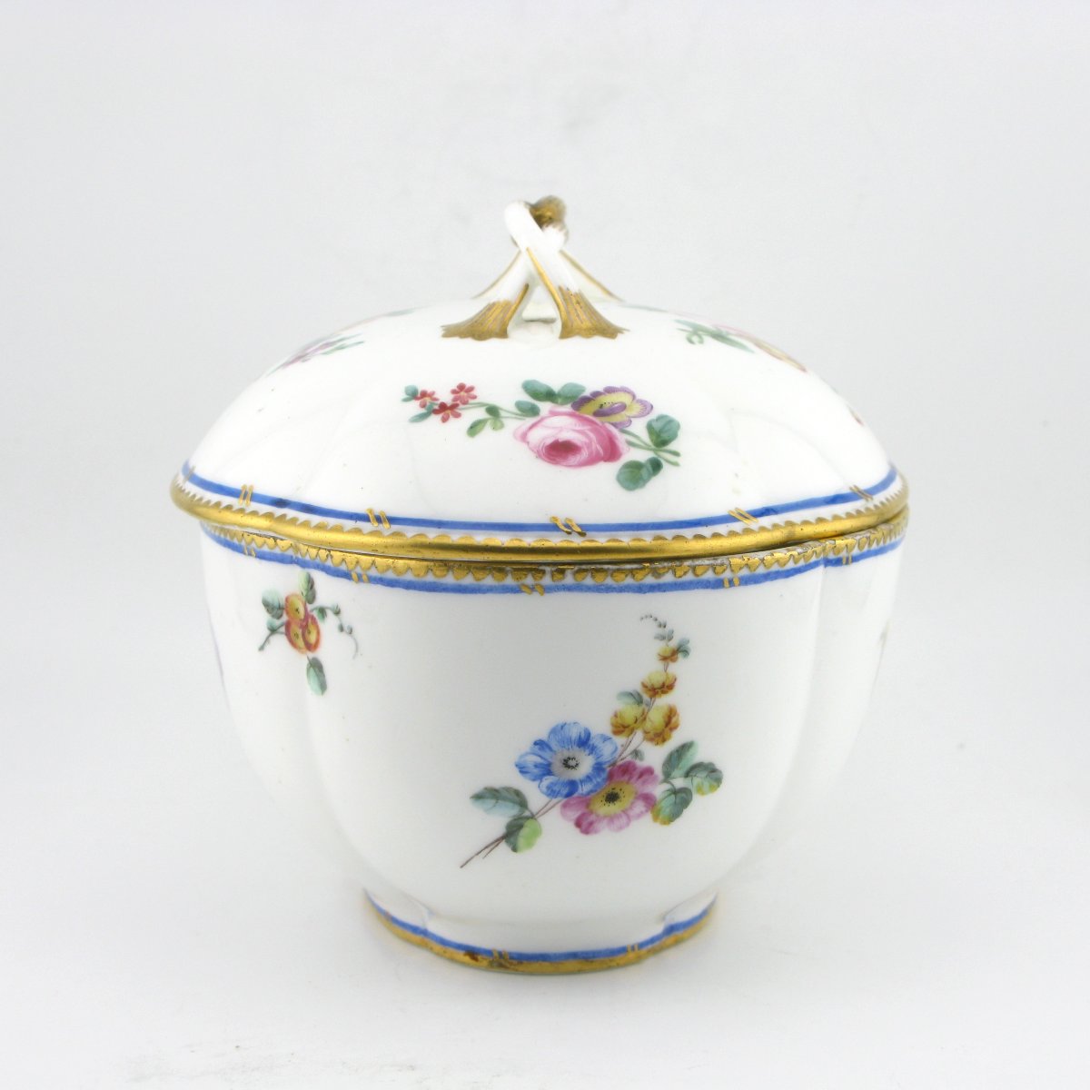 18th Century Sèvres Soft Porcelain Sugar Bowl Or Chestnut Dish, 1756-photo-2