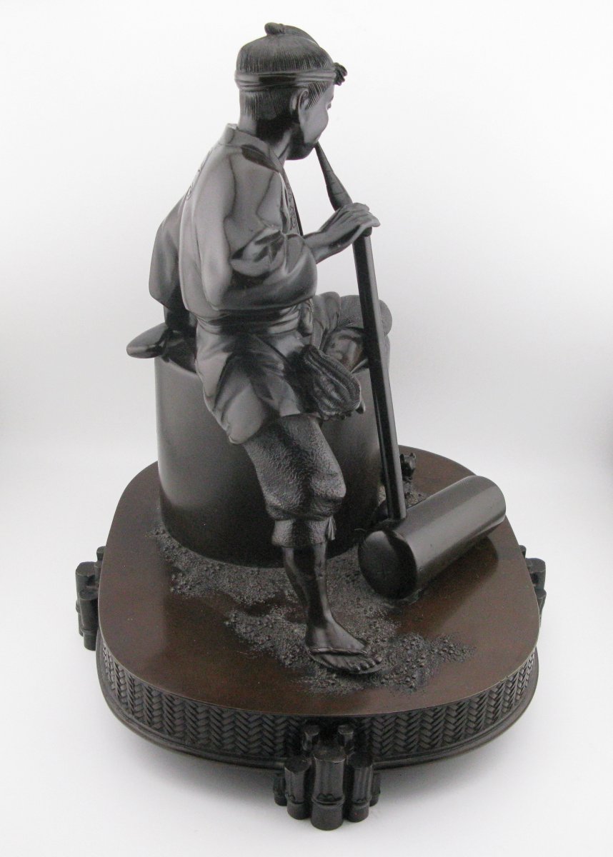 Sculpture de groupe okimono en bronze japonais Meiji d'un fabricant de riz mochi-photo-2