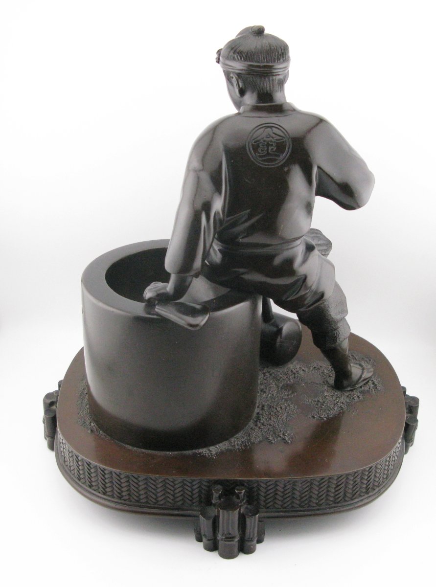 Sculpture de groupe okimono en bronze japonais Meiji d'un fabricant de riz mochi-photo-4