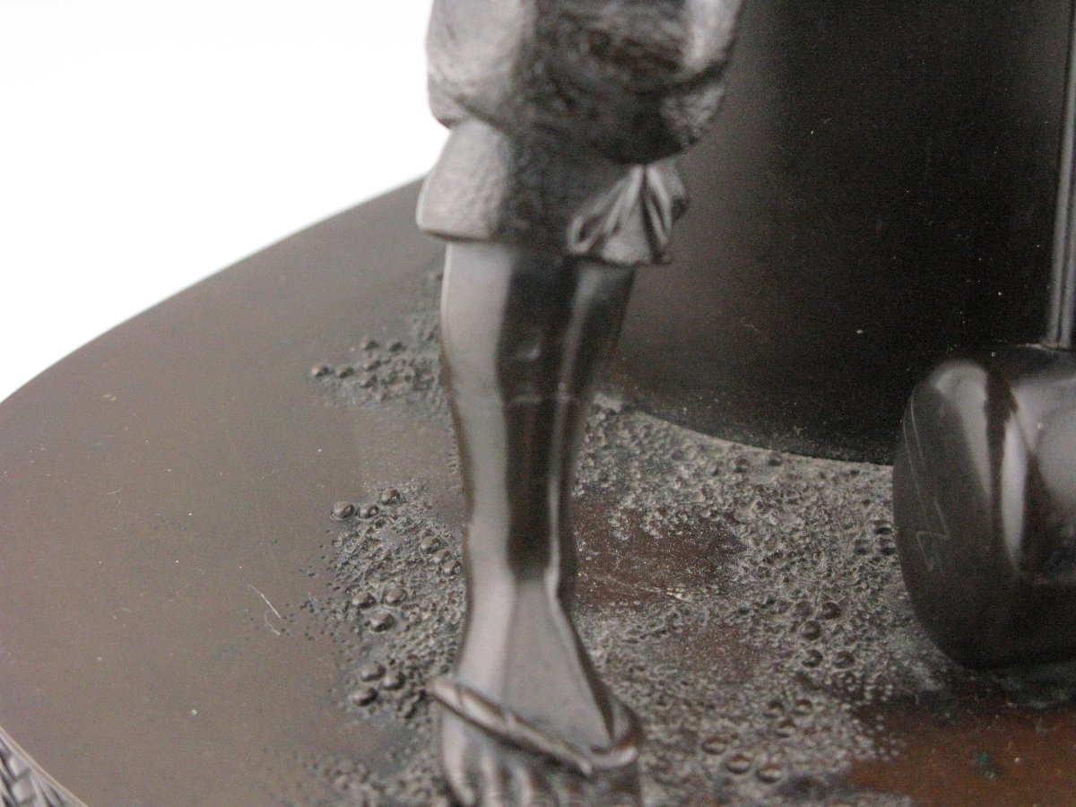 Sculpture de groupe okimono en bronze japonais Meiji d'un fabricant de riz mochi-photo-1