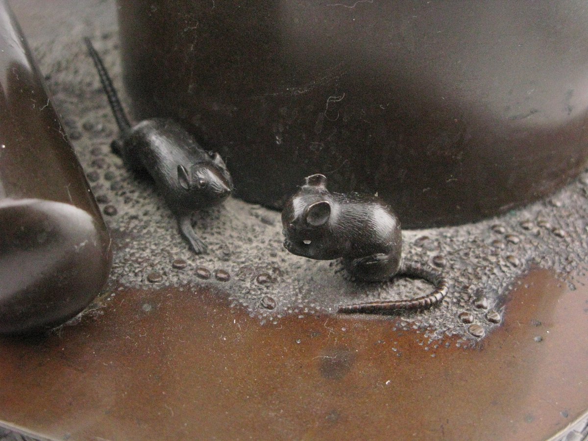 Sculpture de groupe okimono en bronze japonais Meiji d'un fabricant de riz mochi-photo-3