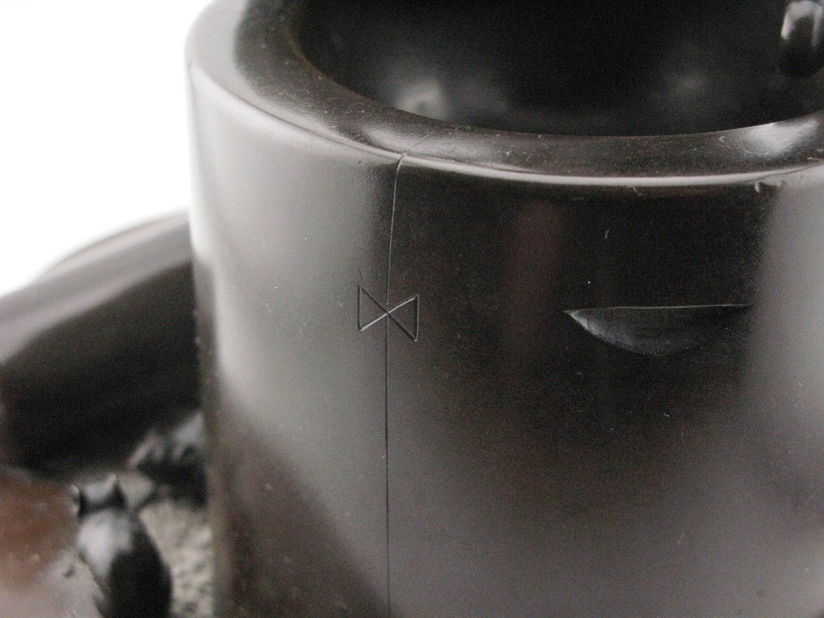 Sculpture de groupe okimono en bronze japonais Meiji d'un fabricant de riz mochi-photo-4