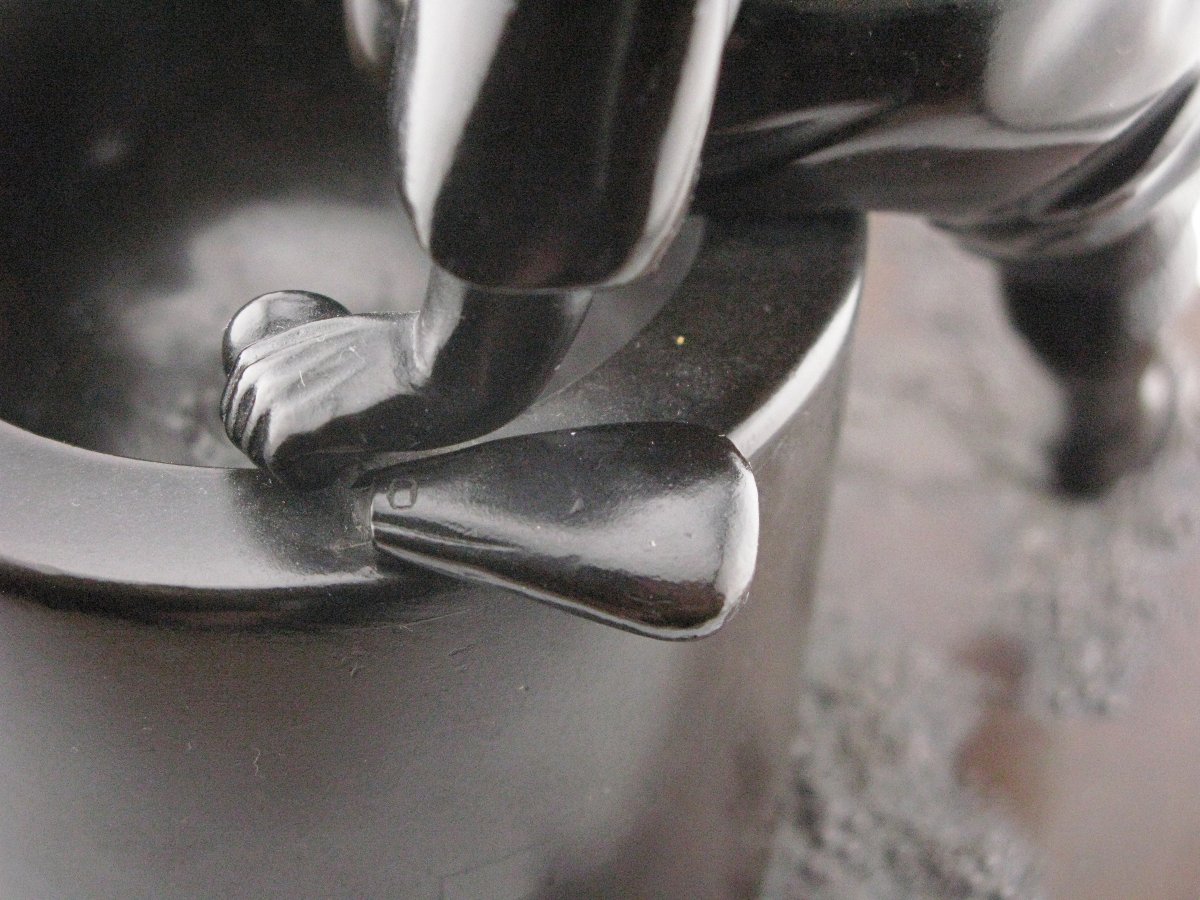 Sculpture de groupe okimono en bronze japonais Meiji d'un fabricant de riz mochi-photo-5