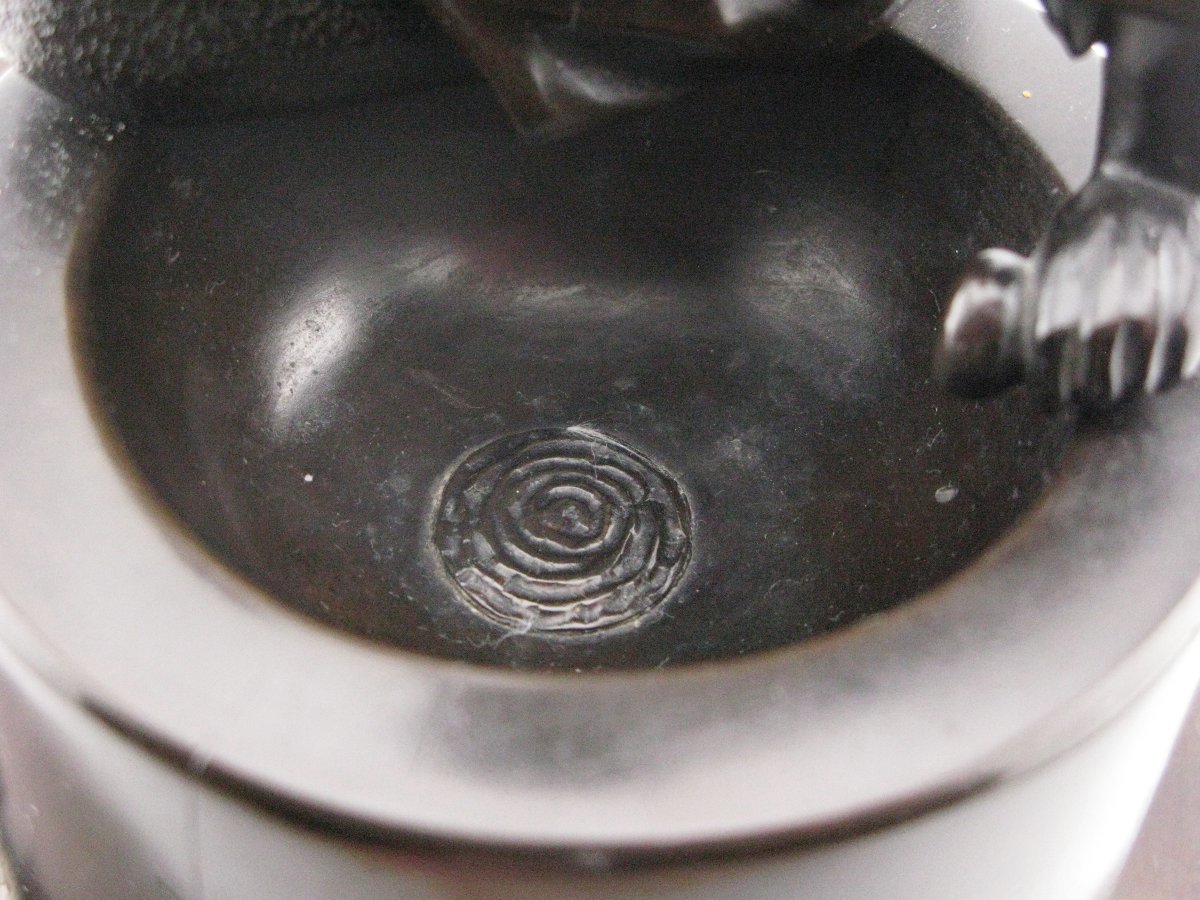 Sculpture de groupe okimono en bronze japonais Meiji d'un fabricant de riz mochi-photo-6