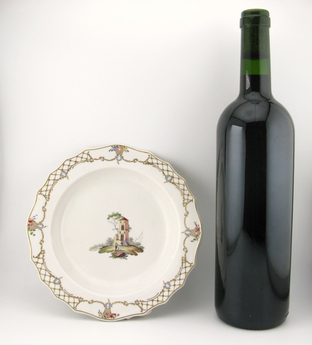 Hague-decorated Tournai Porcelain Small Plate, Circa 1780-photo-3