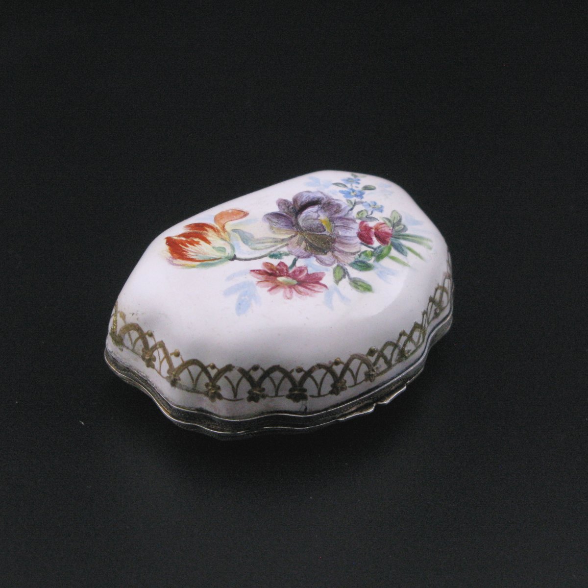 18th-century London Enamel Snuff Box, Silver-gilt Mounts-photo-1