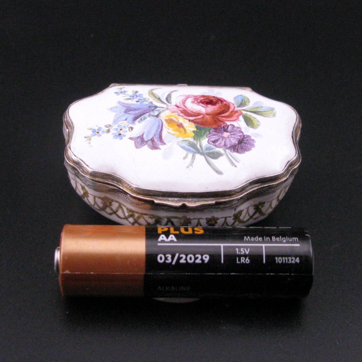 18th-century London Enamel Snuff Box, Silver-gilt Mounts-photo-8