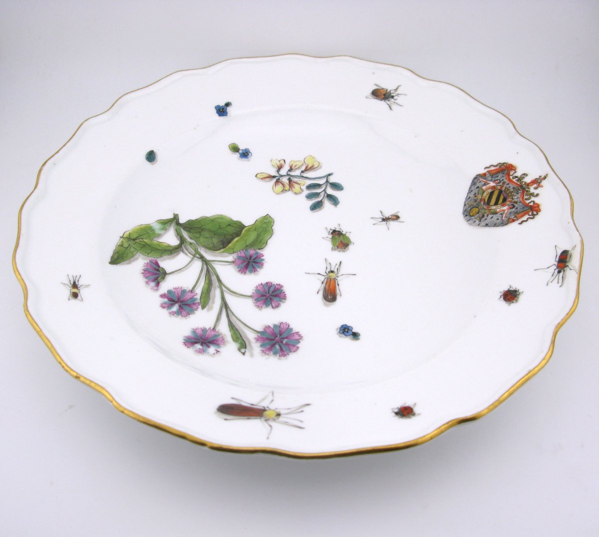 Assiette armoriée en porcelaine de Meissen, service Ferrero, vers 1740-photo-3