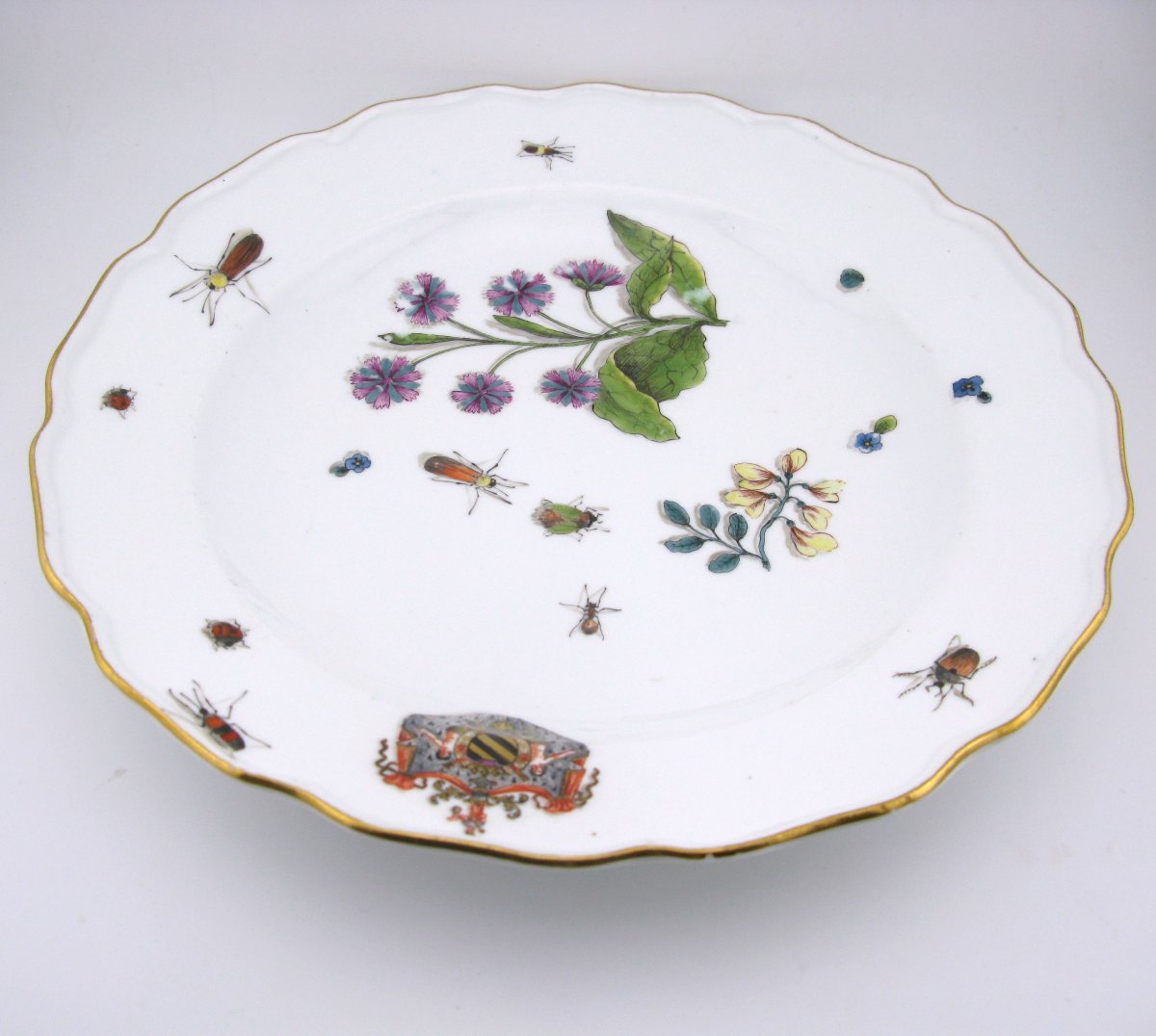 Assiette armoriée en porcelaine de Meissen, service Ferrero, vers 1740-photo-4