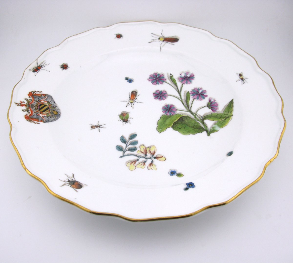Assiette armoriée en porcelaine de Meissen, service Ferrero, vers 1740-photo-1
