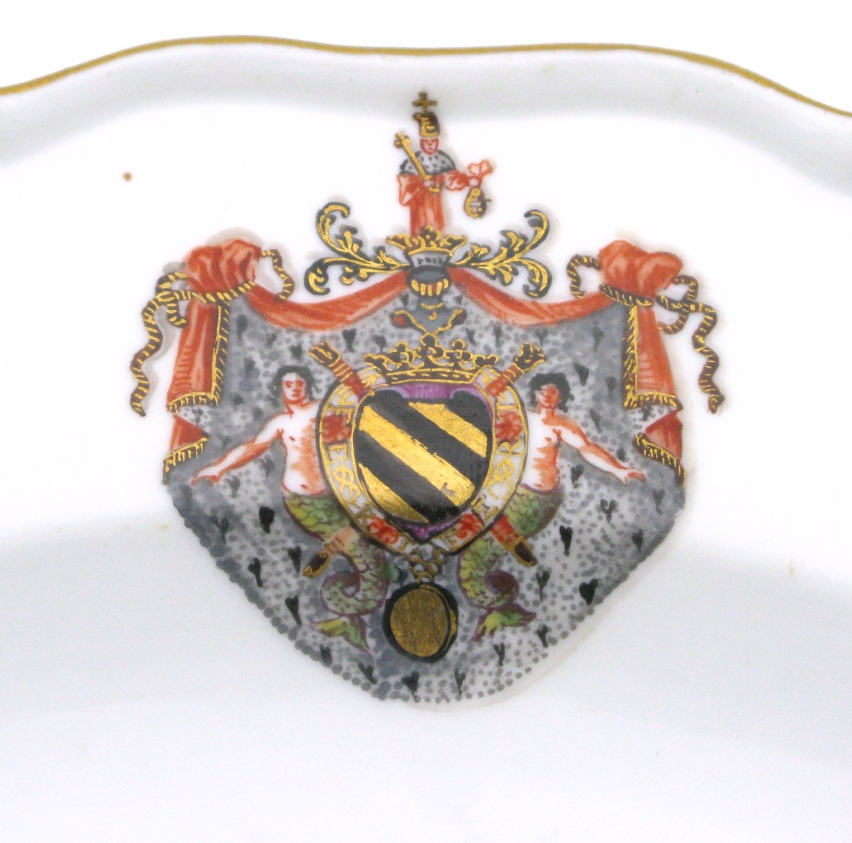 Assiette armoriée en porcelaine de Meissen, service Ferrero, vers 1740-photo-6