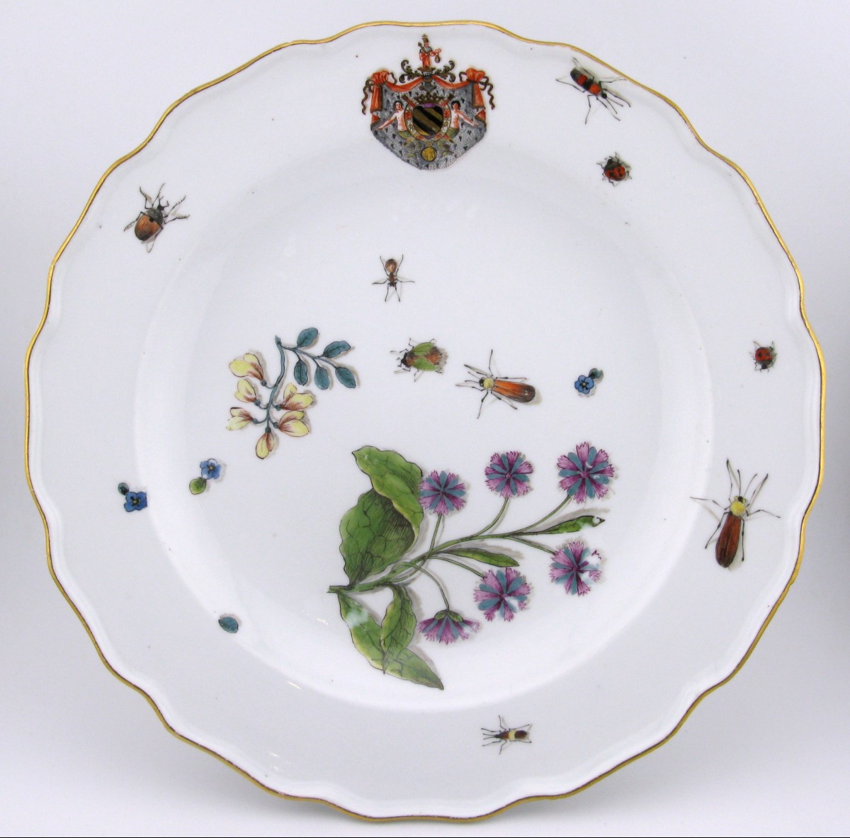 Assiette armoriée en porcelaine de Meissen, service Ferrero, vers 1740