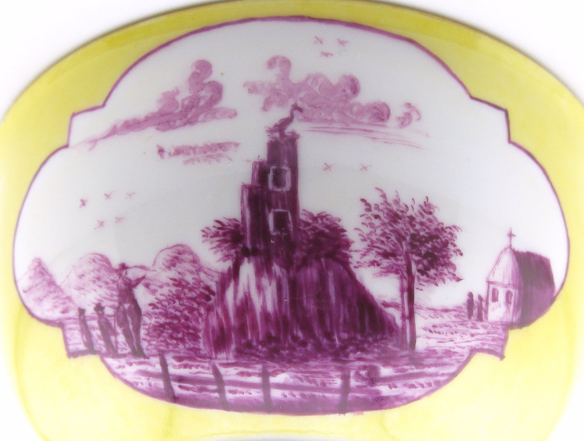 18th-century Meissen Porcelain Yellow Ground Purpurmalerei Tea Bowl And Saucer-photo-1