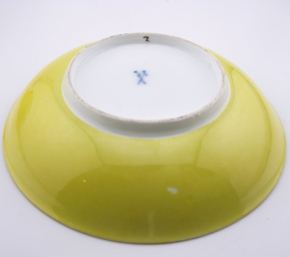 18th-century Meissen Porcelain Yellow Ground Purpurmalerei Tea Bowl And Saucer-photo-2