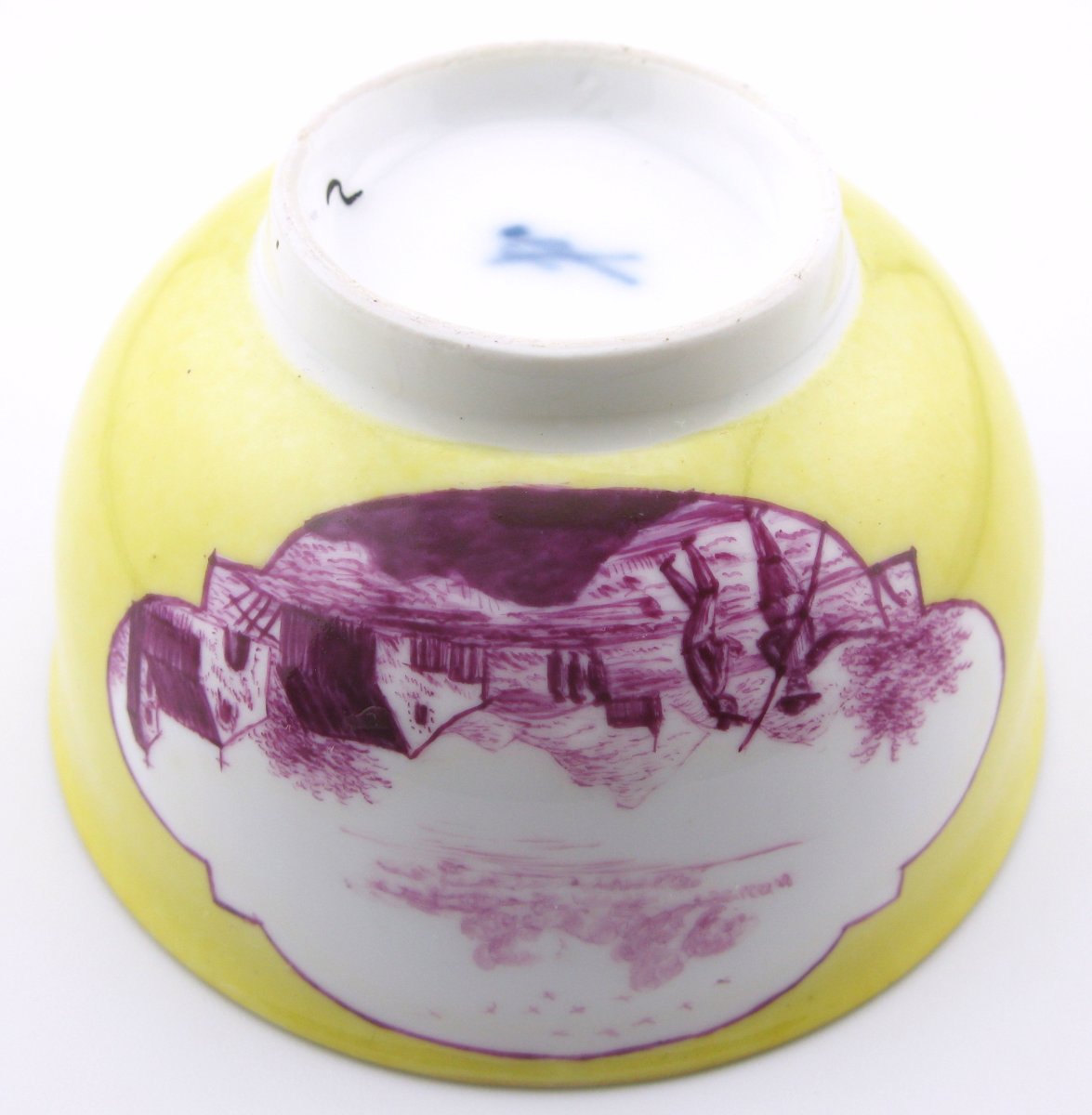 18th-century Meissen Porcelain Yellow Ground Purpurmalerei Tea Bowl And Saucer-photo-3