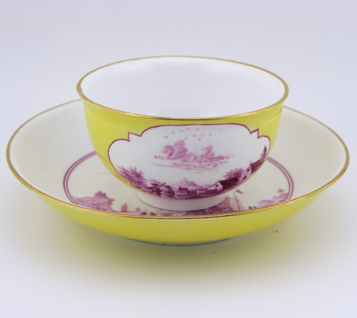 18th-century Meissen Porcelain Yellow Ground Purpurmalerei Tea Bowl And Saucer