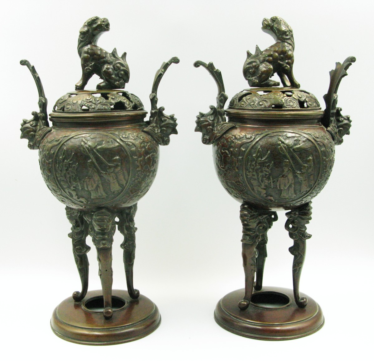 Paire de grands brûle-encens koro en bronze, datant de l'ère Meiji (vers 1900).