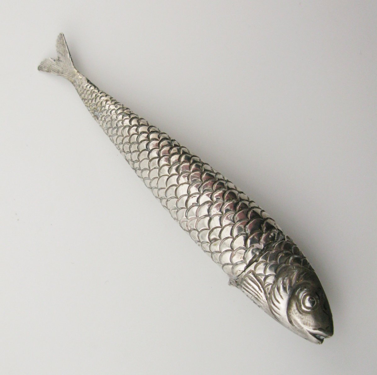 19th Century Continental Silver Fish-shaped Perfume Bottle-photo-2